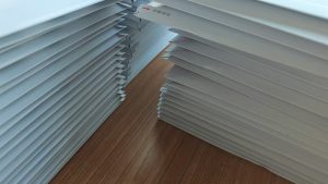 8 年深耕，初心未改：这一摞证书里，是我们给学员的承诺与底气灯火课源-职业证书报名报考-职场人能力提升课源网