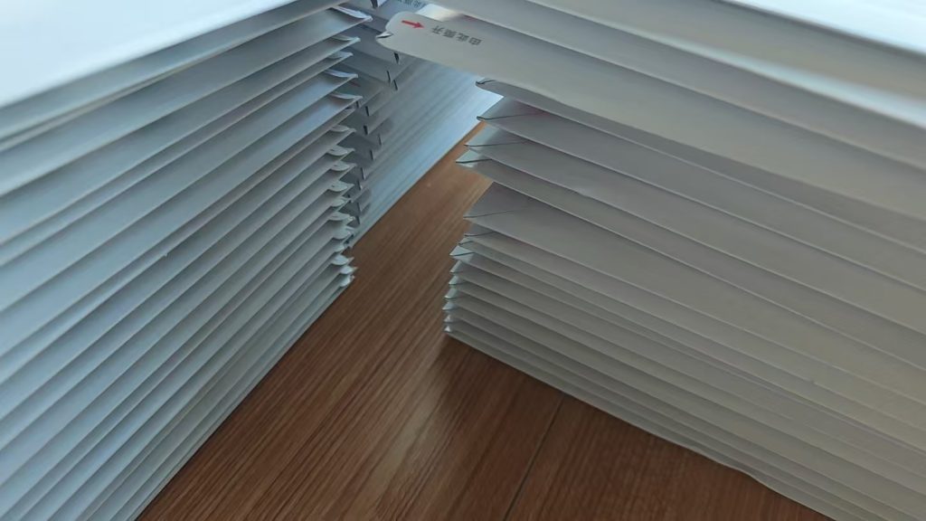 8 年深耕，初心未改：这一摞证书里，是我们给学员的承诺与底气灯火课源-职业证书报名报考-职场人能力提升课源网